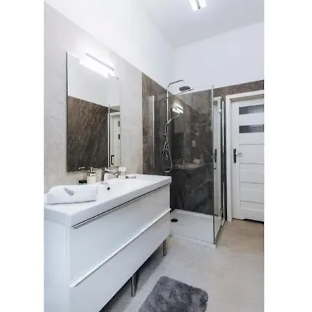 With Balcony - 21 Filipa Street Διαμέρισμα Krasków