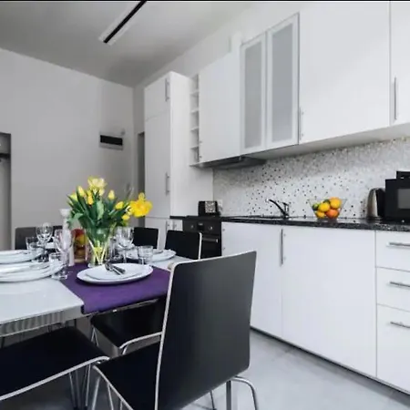 Apartament With Balcony - 21 Filipa Street