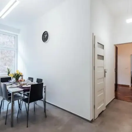 Apartament With Balcony - 21 Filipa Street *