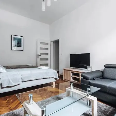 Apartament With Balcony - 21 Filipa Street