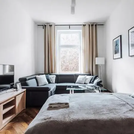 Apartament With Balcony - 21 Filipa Street *